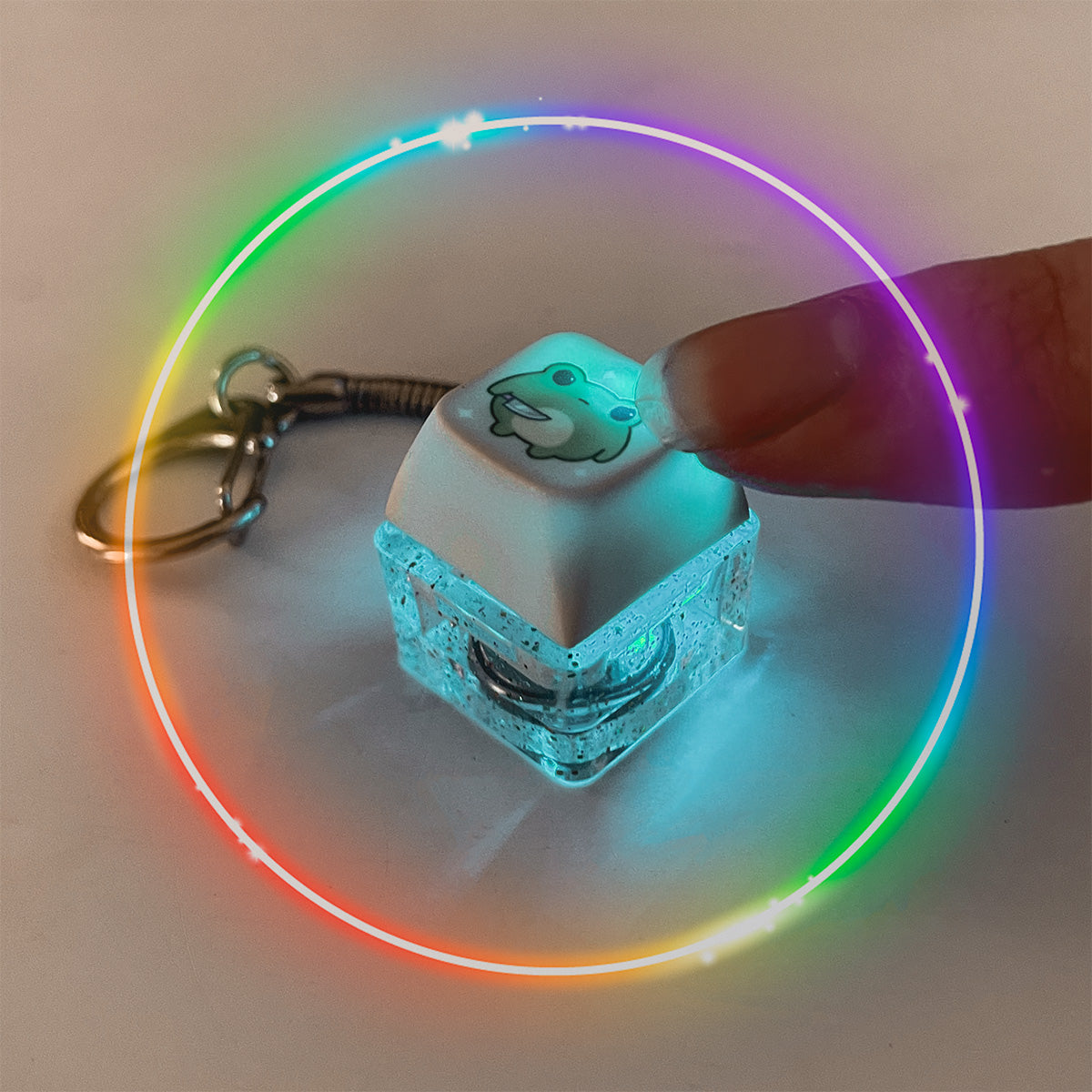 Lysegrå keycap clicker fidget nøglering med lys